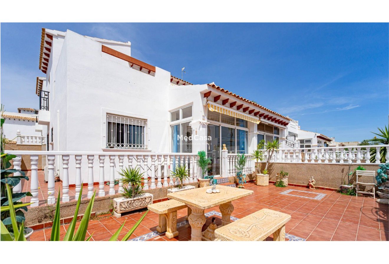 Wiederverkauf - Eckreihenhaus -
Orihuela Costa - Punta Prima