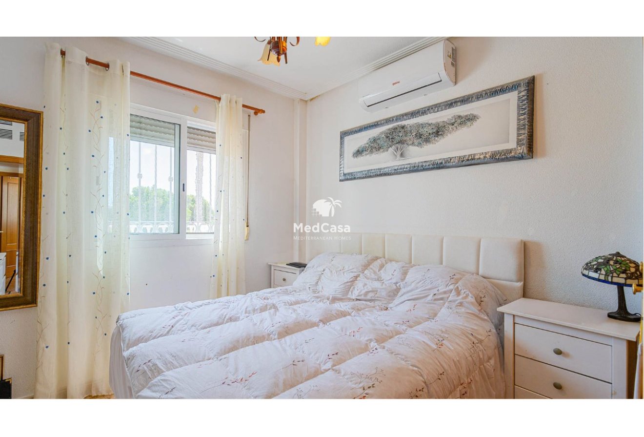 Wiederverkauf - Eckreihenhaus -
Orihuela Costa - Punta Prima