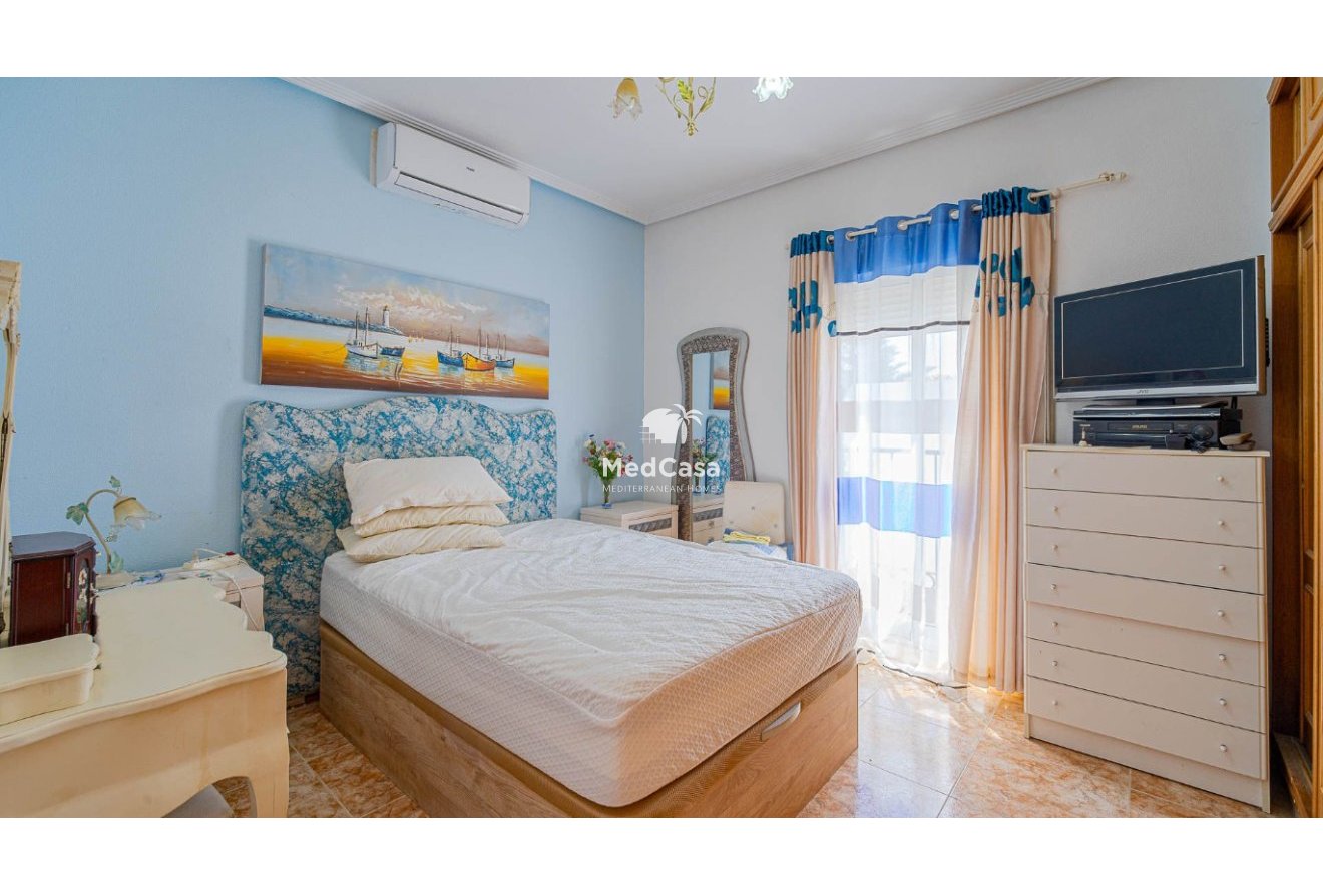 Wiederverkauf - Eckreihenhaus -
Orihuela Costa - Punta Prima