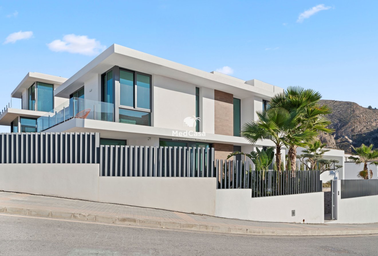 Neubau - Villa -
Benidorm