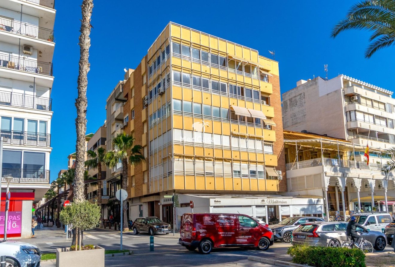 Segunda mano - Apartamento -
Torrevieja - Centro - Muelle Pesquero