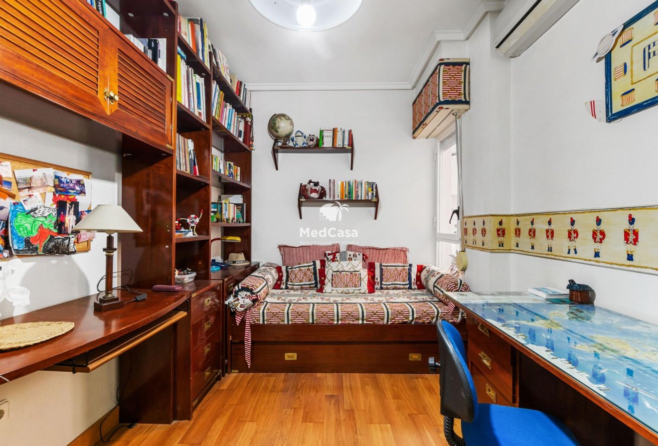 Segunda mano - Apartamento -
Torrevieja - Centro - Muelle Pesquero