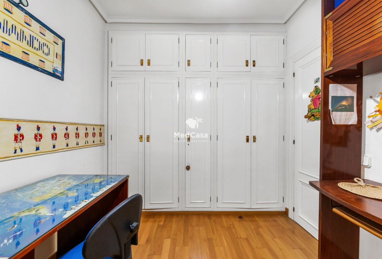 Segunda mano - Apartamento -
Torrevieja - Centro - Muelle Pesquero