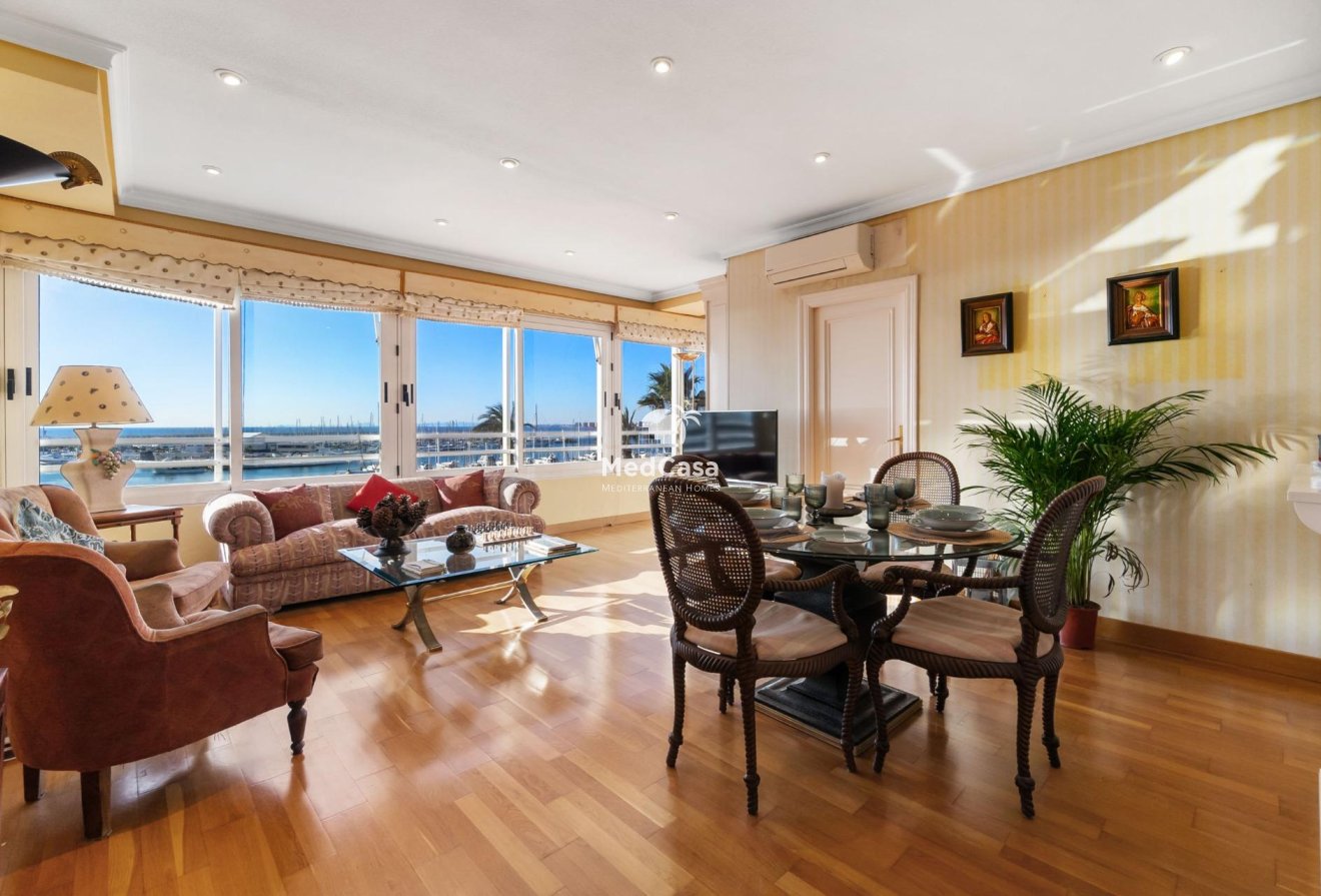 Segunda mano - Apartamento -
Torrevieja - Centro - Muelle Pesquero