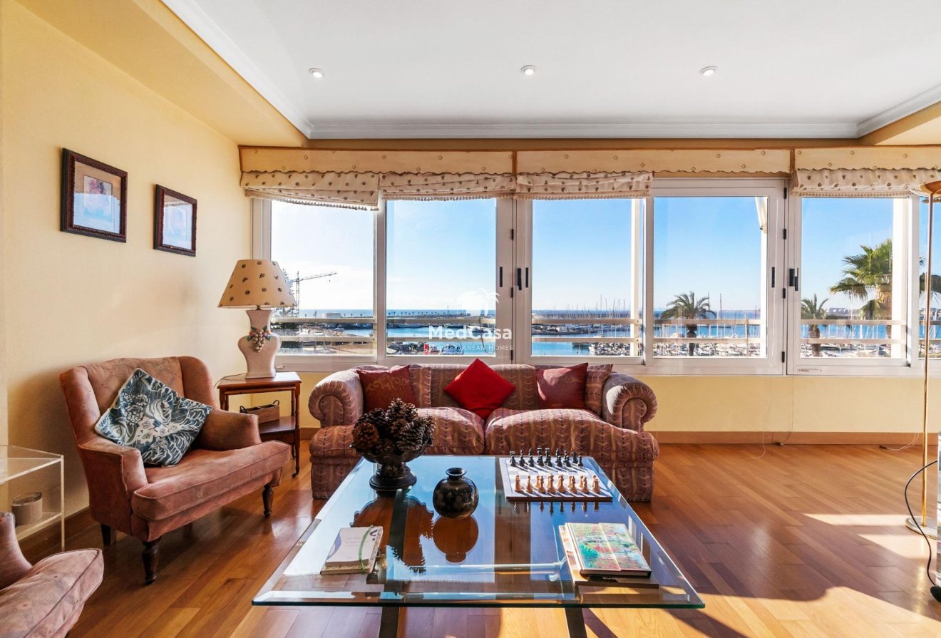 Segunda mano - Apartamento -
Torrevieja - Centro - Muelle Pesquero