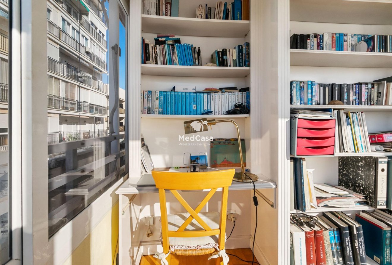 Segunda mano - Apartamento -
Torrevieja - Centro - Muelle Pesquero