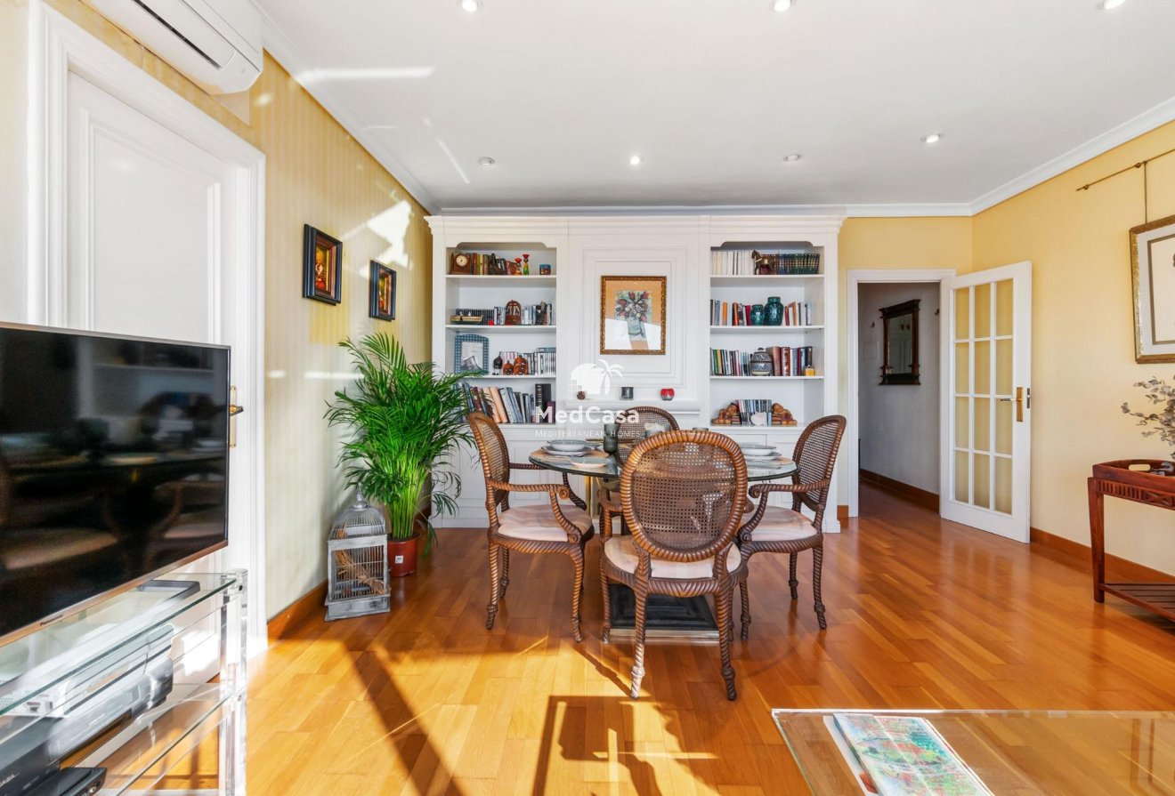 Segunda mano - Apartamento -
Torrevieja - Centro - Muelle Pesquero