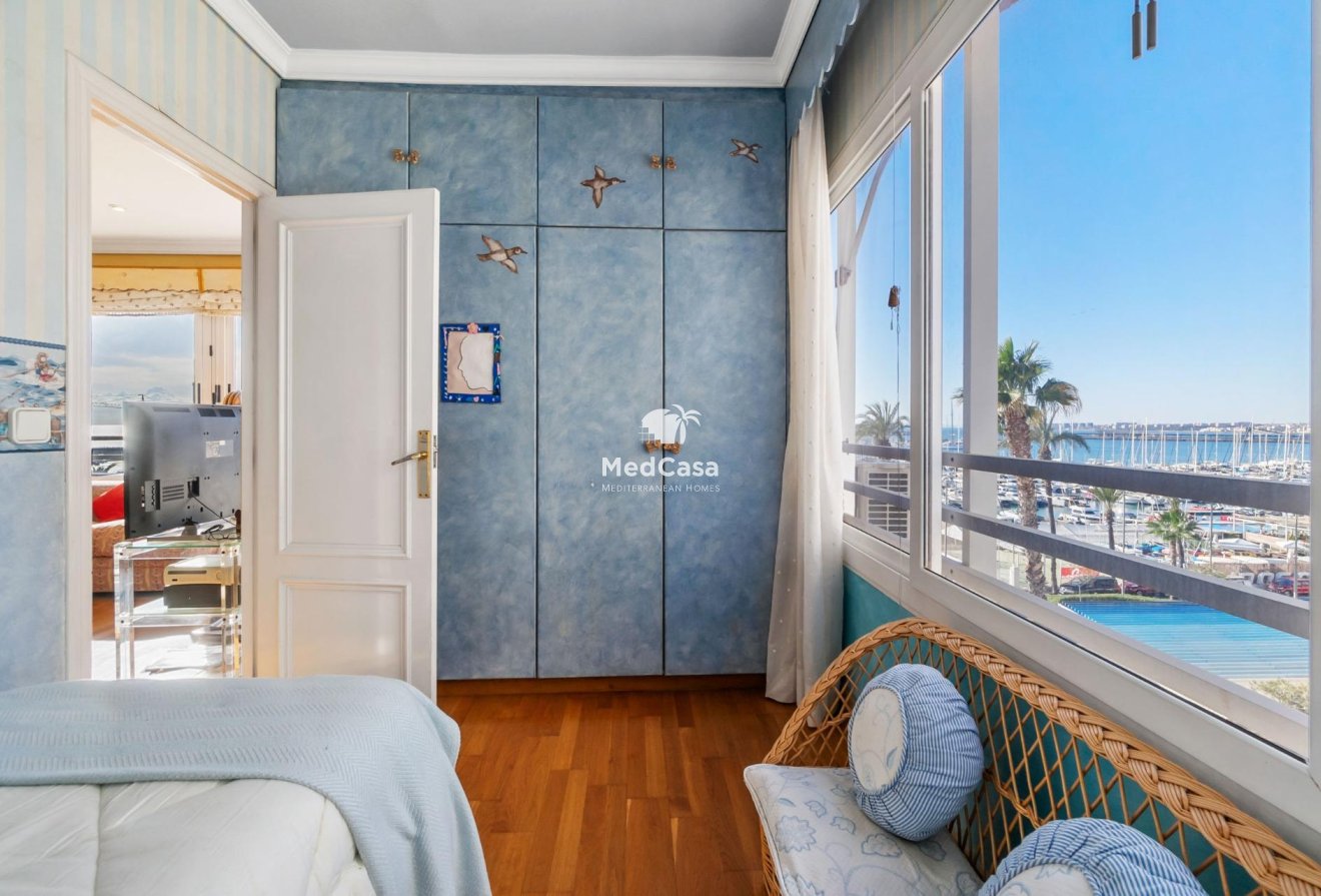 Segunda mano - Apartamento -
Torrevieja - Centro - Muelle Pesquero
