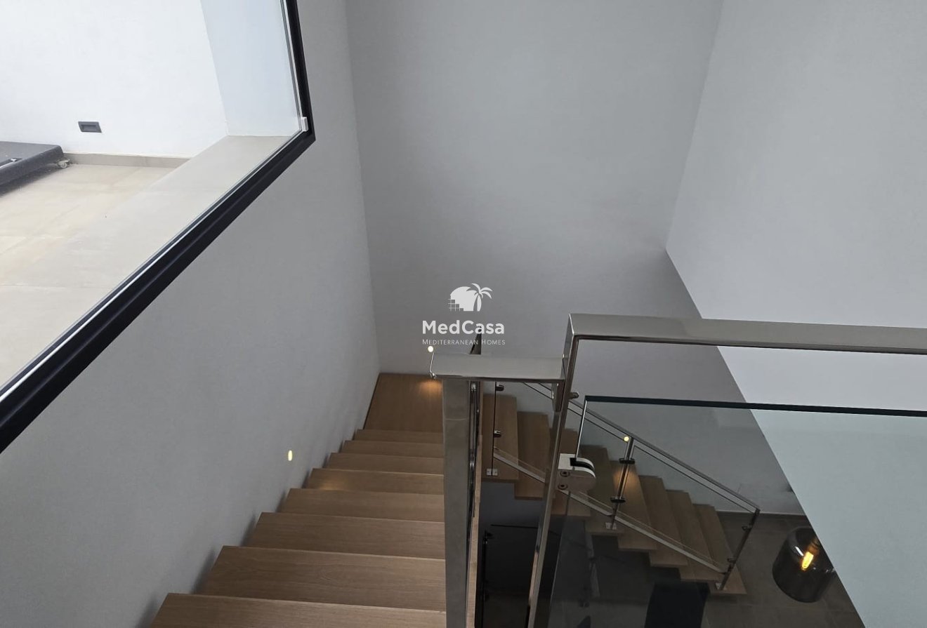 Resale - Semi detached  -
Dolores