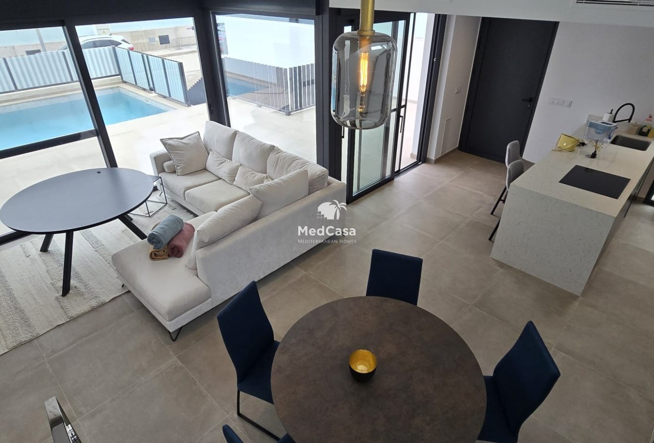 Resale - Semi detached  -
Dolores