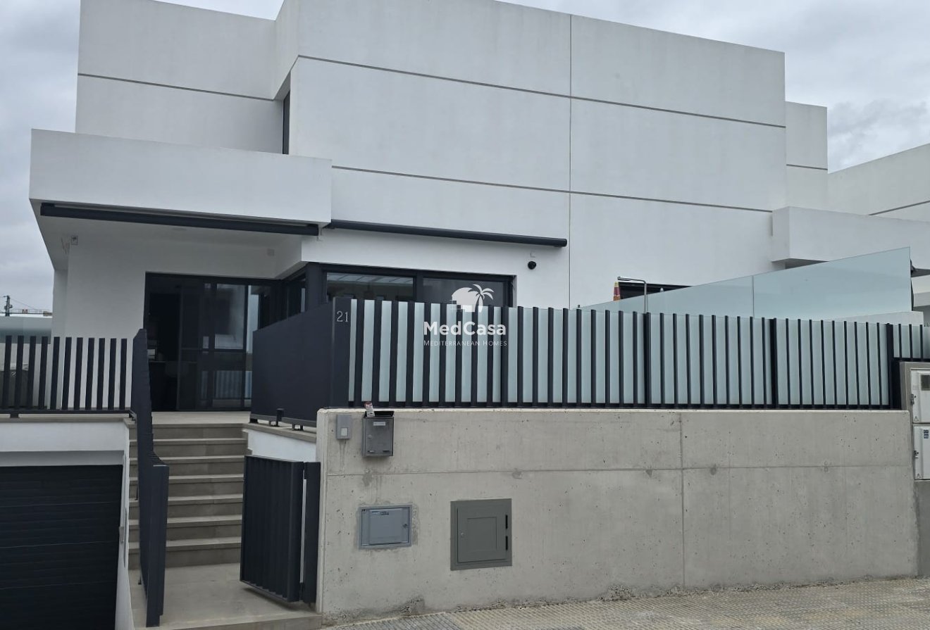 Resale - Semi detached  -
Dolores