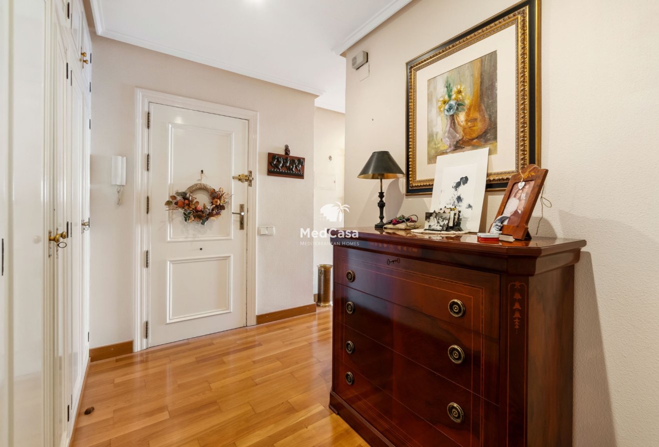 Resale - Apartment -
Torrevieja