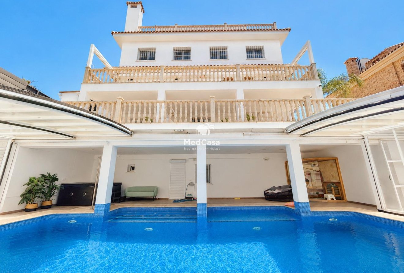 Wiederverkauf - Villa -
Dehesa de campoamor - Campoamor
