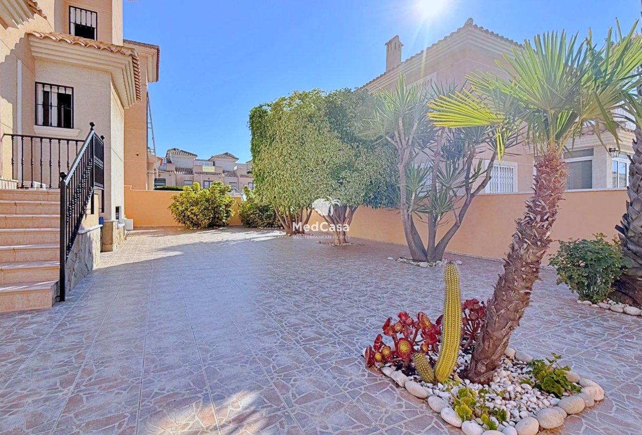 Segunda mano - Villa -
Orihuela Costa