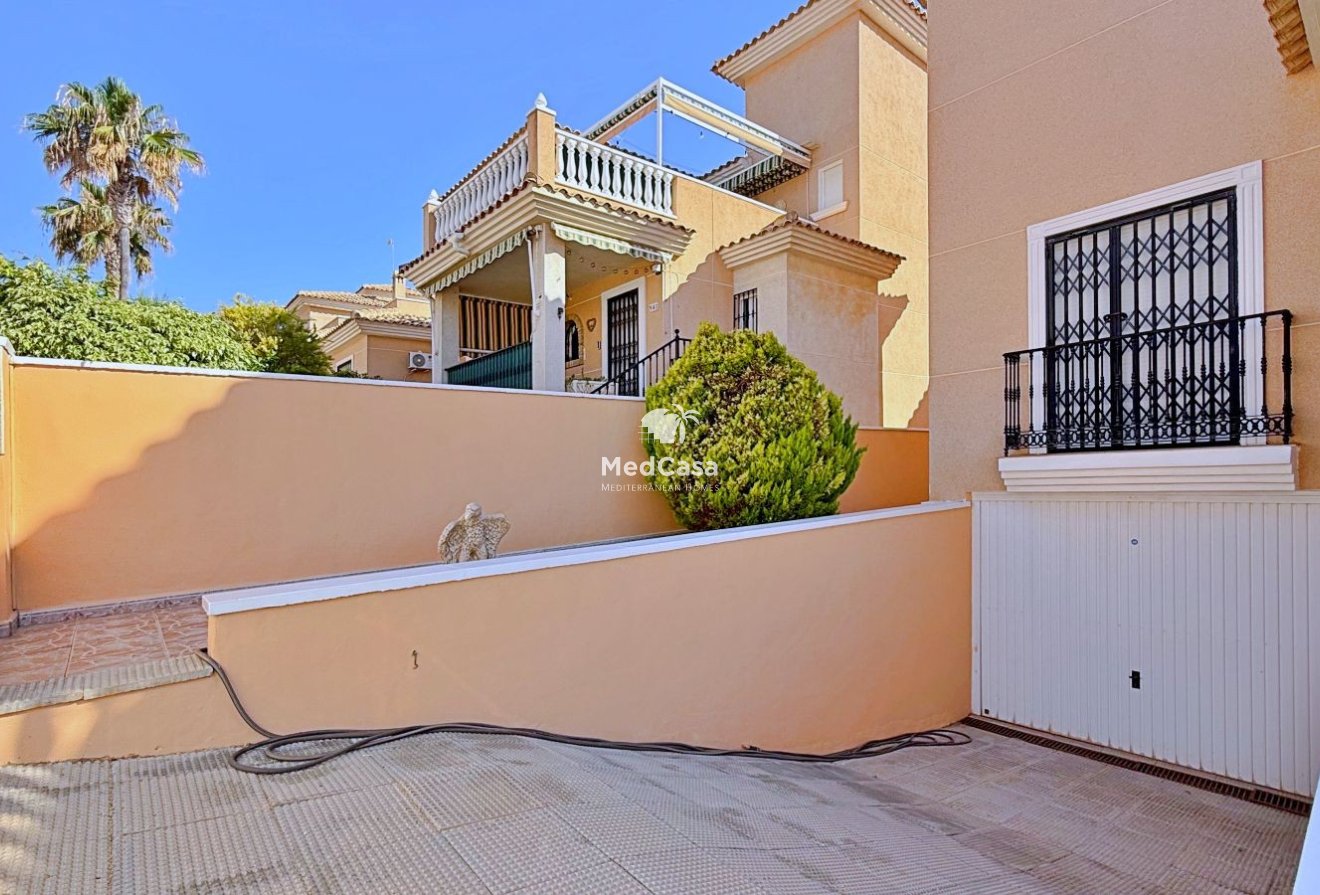Segunda mano - Villa -
Orihuela Costa