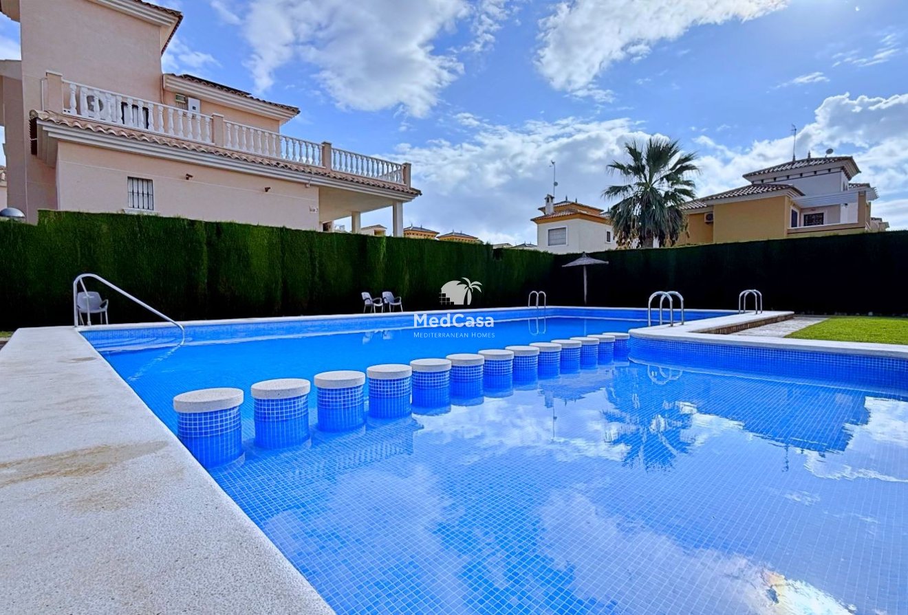 Segunda mano - Villa -
Orihuela Costa