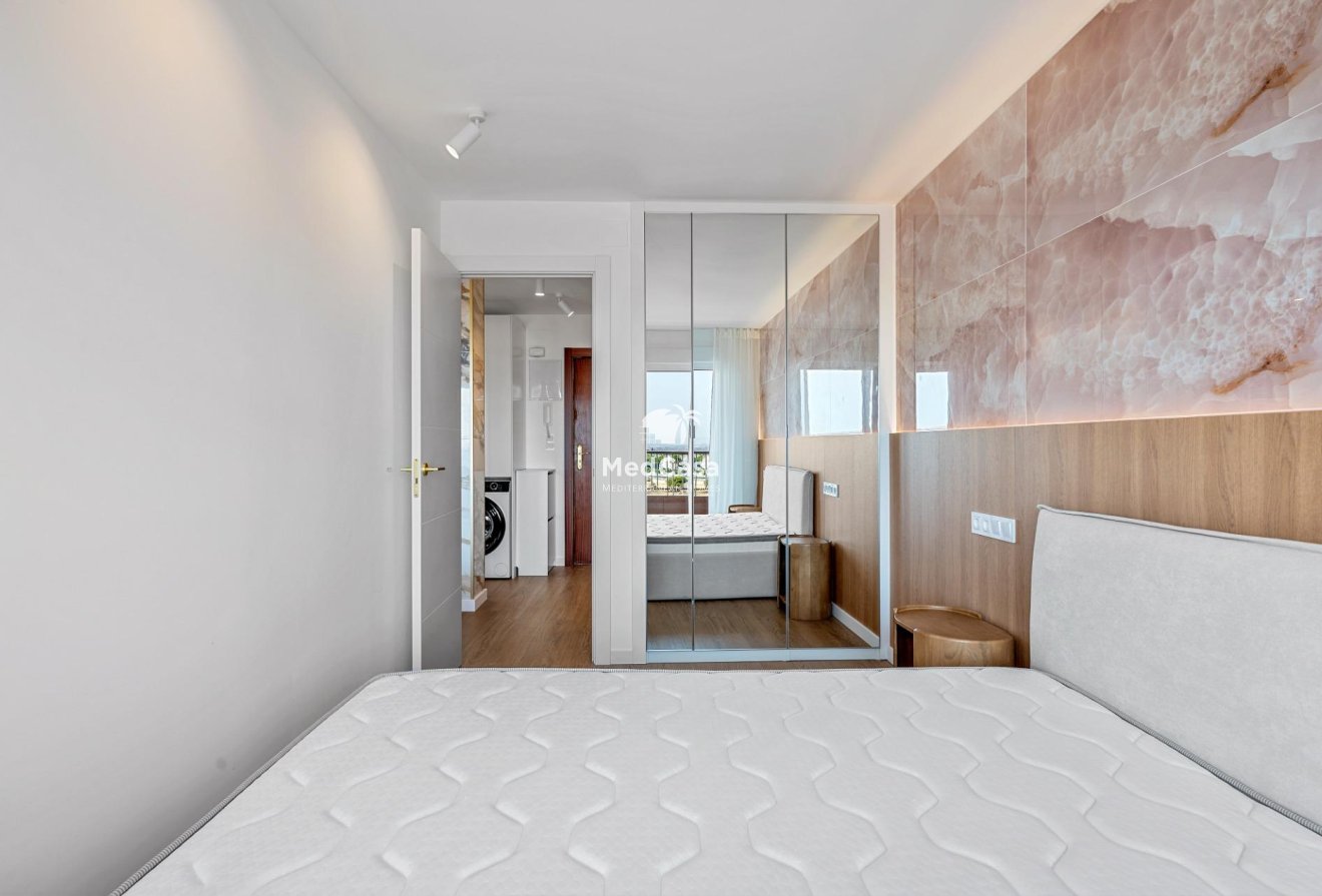 Wiederverkauf - Apartment -
Torrevieja - Punta prima