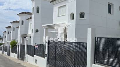 Segunda mano - Villa -
San Fulgencio - Urbanización La Marina