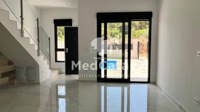 Obra nueva - Semi pareado -
Polop de La Marina