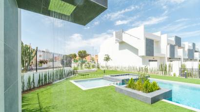 Neubau - Erdgeschosswohnung -
Torrevieja