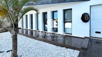 Resale - Villa -
Jávea - Cansalades