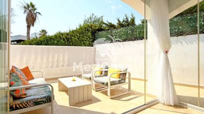 Resale - Villa -
Orihuela Costa - Villamartín