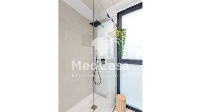 Obra nueva - Semi pareado -
Dolores