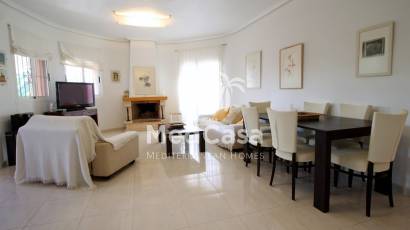 Resale - Villa -
Mil Palmeras