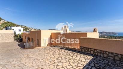 Resale - Villa -
Moraira - Benimeit