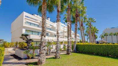 Wiederverkauf - Erdgeschosswohnung -
Golf Las Colinas