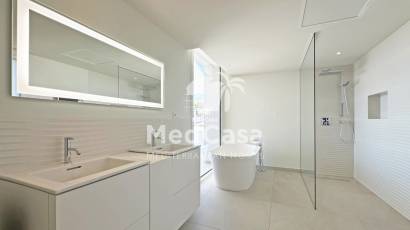 Resale - Villa -
Moraira - Benimeit