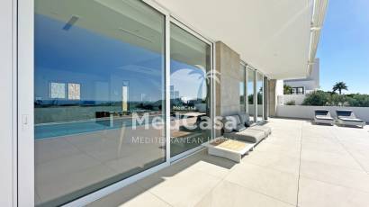 Resale - Villa -
Moraira - Benimeit