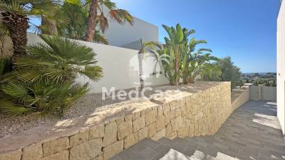 Resale - Villa -
Moraira - Benimeit