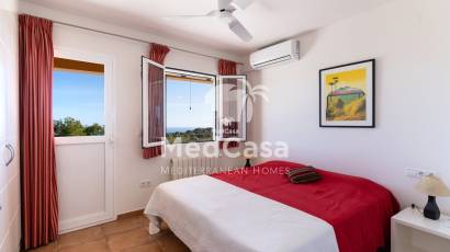Resale - Villa -
Moraira - Benimeit