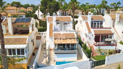 Resale - Villa -
Orihuela Costa - Villamartín