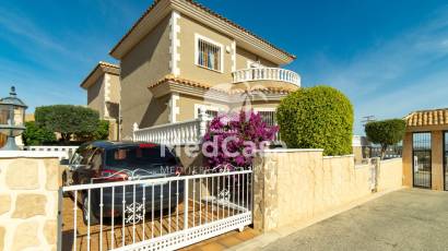 Resale - Villa -
Torrevieja - Los Balcones