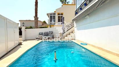 Resale - Villa -
Orihuela Costa - Villamartín