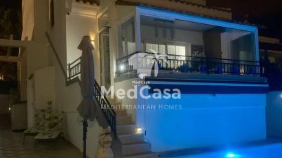 Resale - Villa -
Orihuela Costa - Villamartín