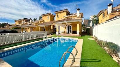 Resale - Villa -
Orihuela Costa - Cabo Roig