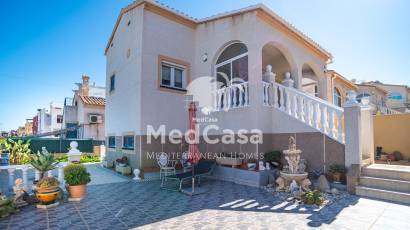Resale - Villa -
Orihuela Costa - Los Altos