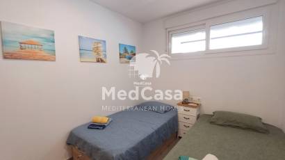 Segunda mano - Apartamento planta baja -
Roldan