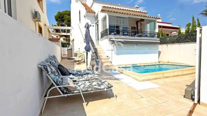 Resale - Villa -
Orihuela Costa - Villamartín