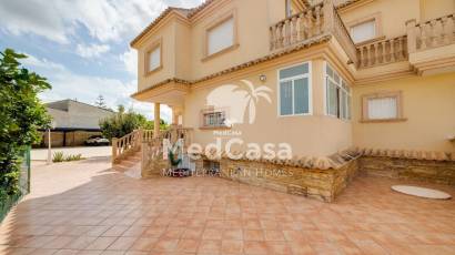 Resale - Villa -
Orihuela Costa - Hurchillo