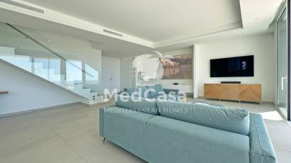 Resale - Villa -
Moraira - Benimeit