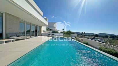 Resale - Villa -
Moraira - Benimeit