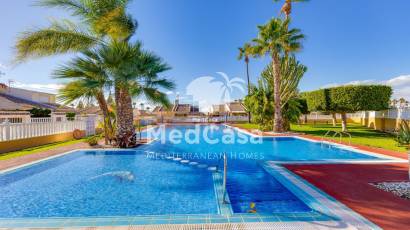 Resale - Semi detached  -
Torrevieja - Nueva Torrevieja - Aguas Nuevas