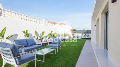 Obra nueva - Villa -
Los Balcones (Torrevieja)