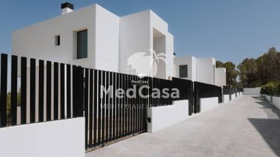 Obra nueva - Villa -
Polop de La Marina