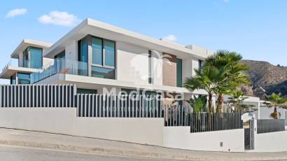 Neubau - Villa -
Benidorm