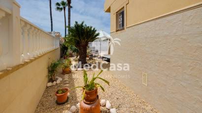 Resale - Semi detached  -
Torrevieja - Nueva Torrevieja - Aguas Nuevas